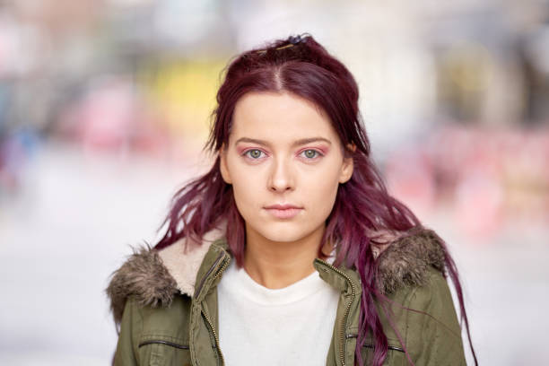 How to Use Eye Contact to Own the Room (Without Being Weird)