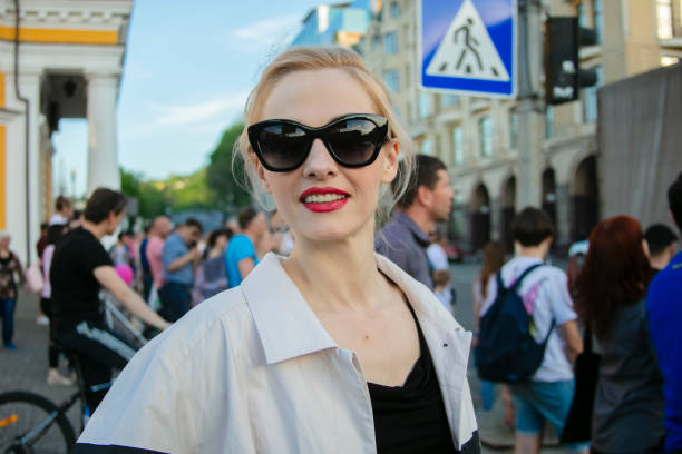 The Power Move of the Backwards Brim: Why Your Cap Tells Everyone You’re the Main Character